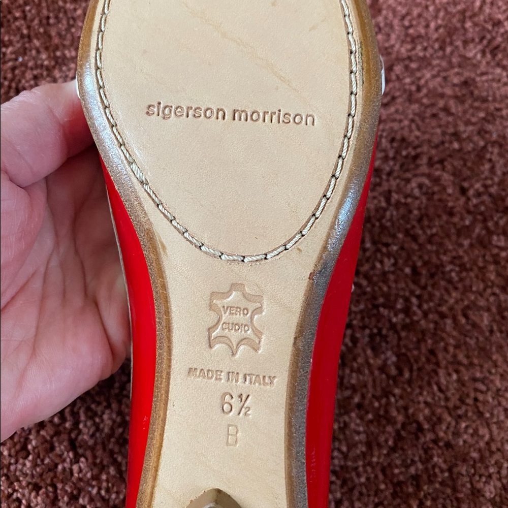 Red Flats - Picture 2 of 3